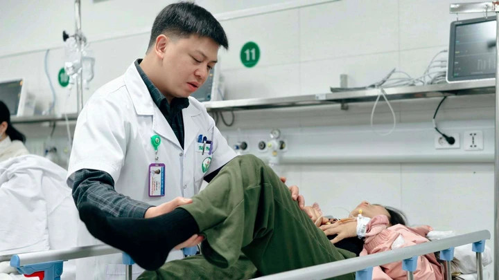 Bệnh nhân 37 tuổi đa chấn thương, chấn thương sọ não, chấn thương hàm mặt, chấn thương vai phải, chấn thương đùi phải, chấn thương khung chậu.