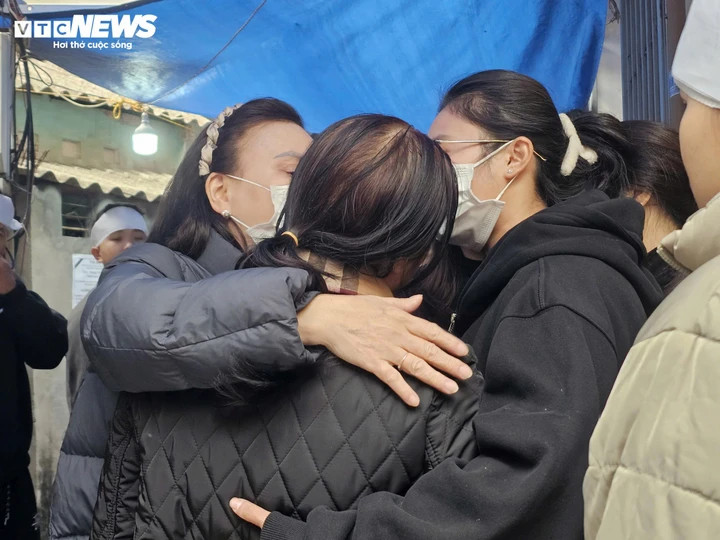 Người thân, đồng nghiệp chia sẻ nỗi mất mát quá lớn với mẹ của Trung Anh.