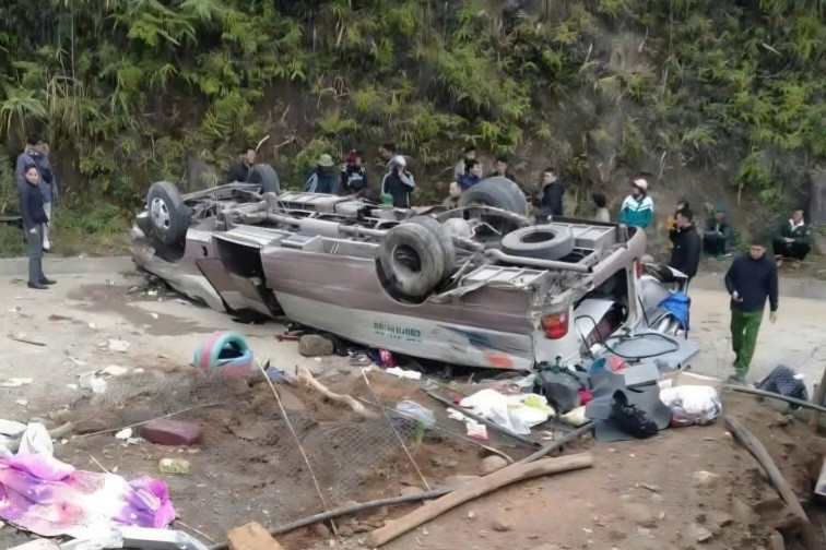 Xe khách chở đoàn thiện nguyện lật khiến 18 người thương vong: Xe mất phanh - Ảnh 1.