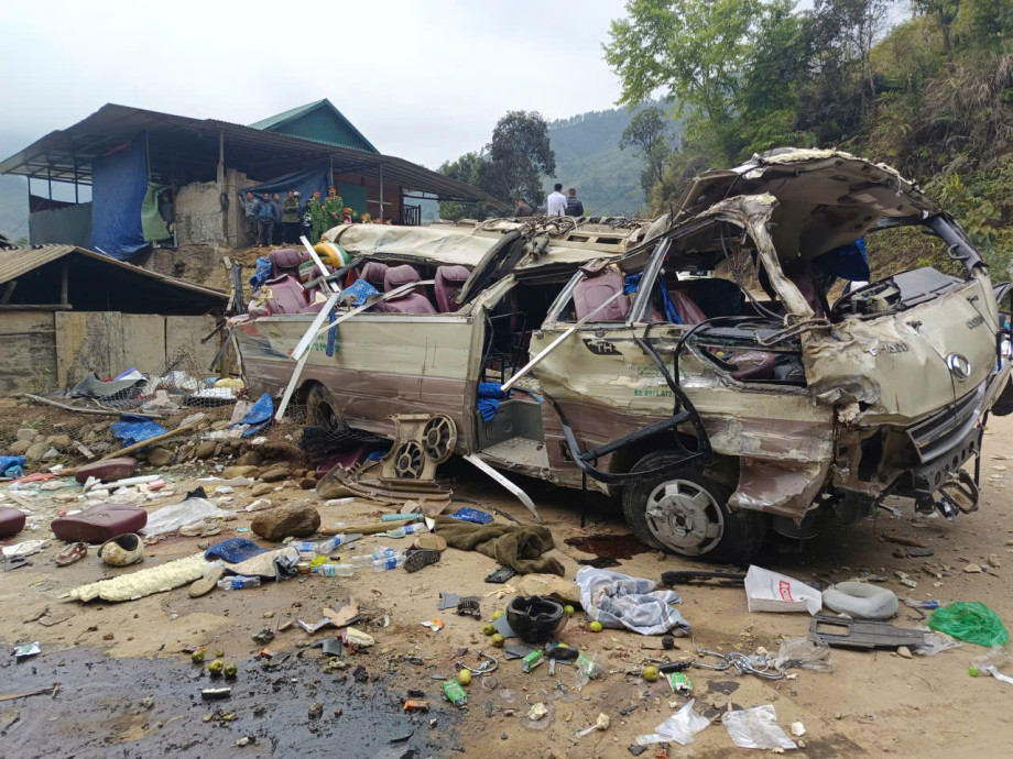 Xe khách chở đoàn thiện nguyện lật khiến 18 người thương vong: Xe mất phanh - Ảnh 2.