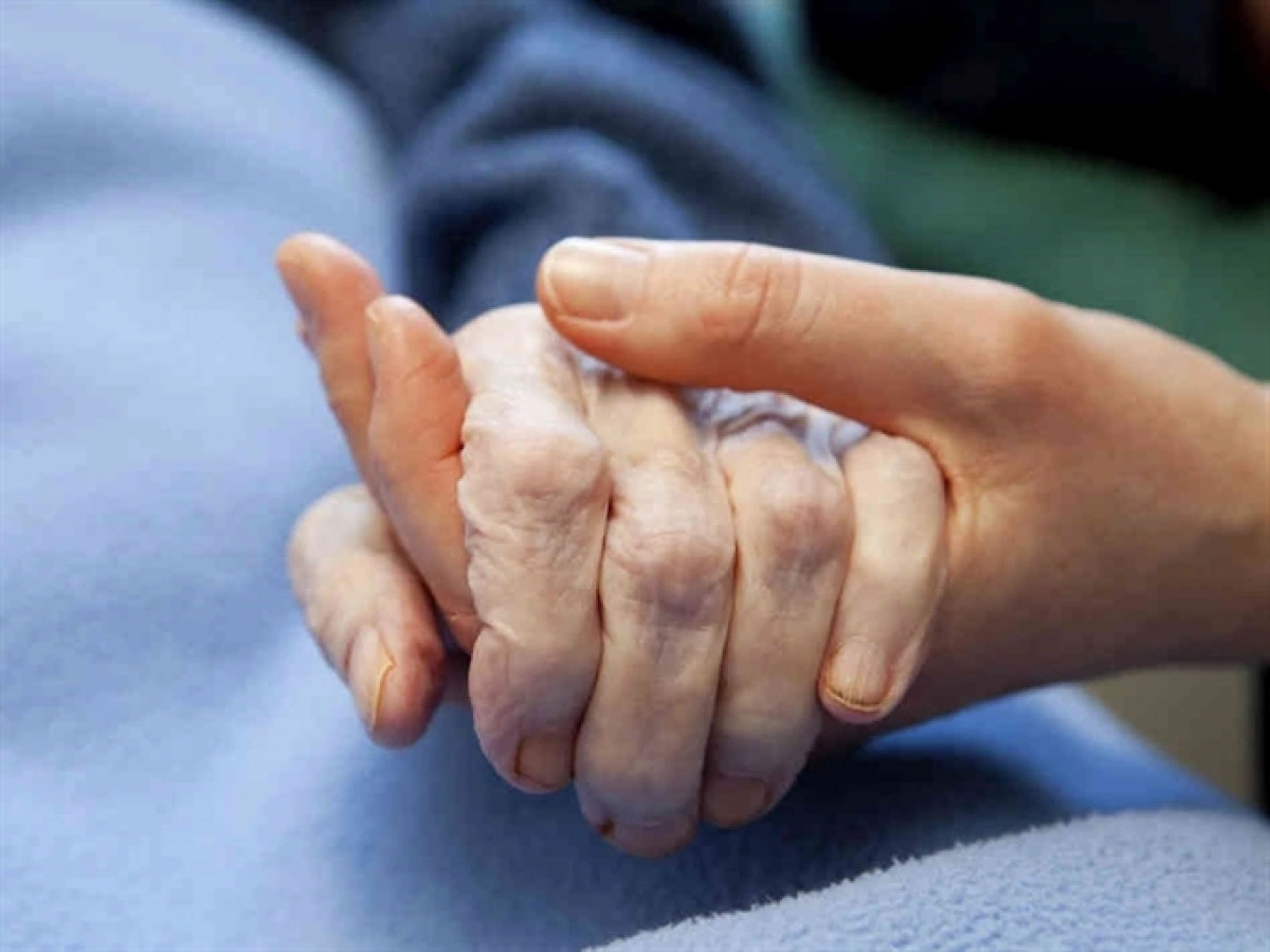 bo me ly hon 15 nam, quyet dinh cua me khien toi lang nguoi khi bo ung thu hinh anh 1