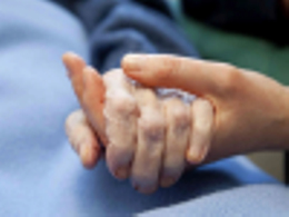 bo me ly hon 15 nam, quyet dinh cua me khien toi lang nguoi khi bo ung thu hinh anh 1