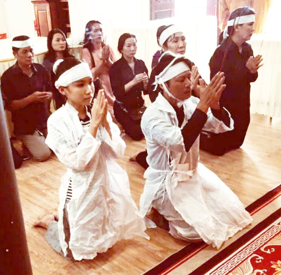 MC Quyền Linh dự lễ cầu siêu và viếng mộ Thương Tín , sự kiện gây xúc động - Ảnh 3.