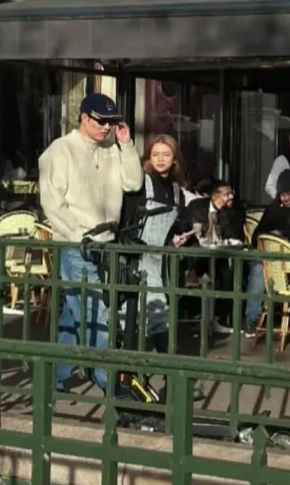 Hình ảnh Linh Ka và Dương Domic hẹn hò tại Pháp