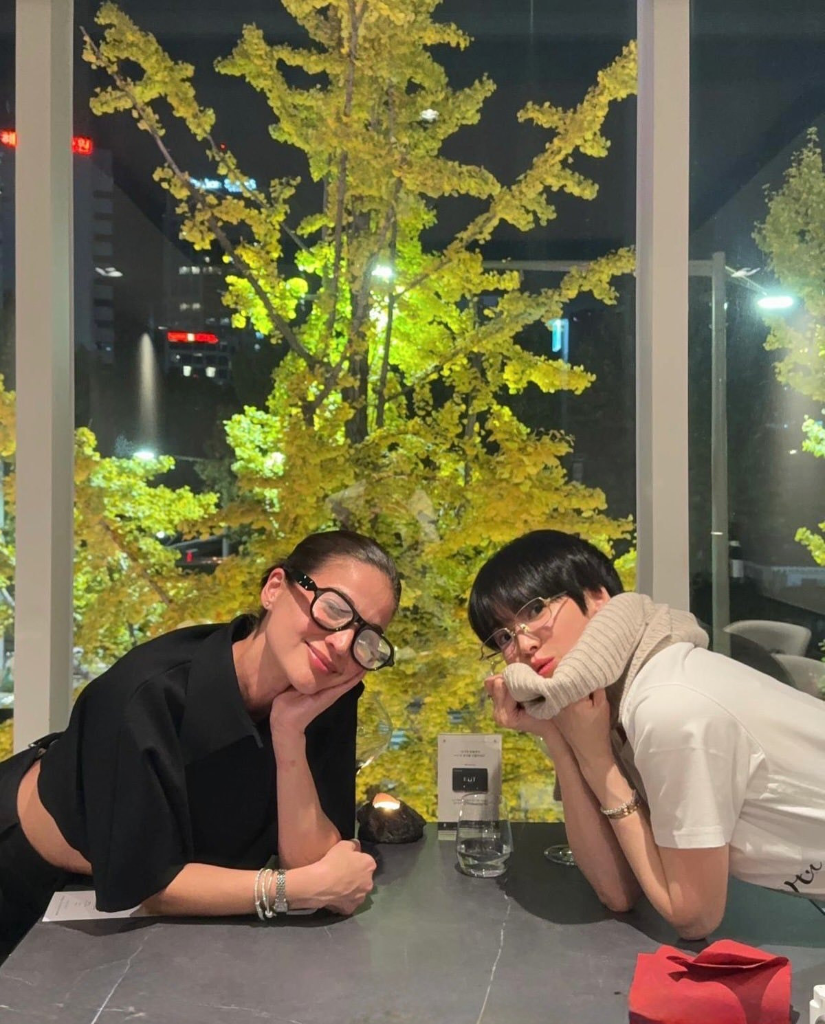 Không nhận ra Song Hye Kyo với phong cách tóc ngắn tomboy cá tính