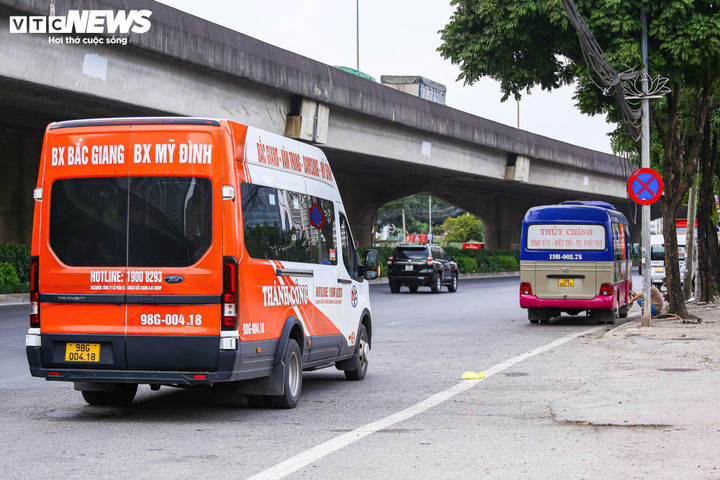 Bất chấp 'mắt thần' AI, xe khách vẫn ngang nhiên dừng đón trả khách giữa đường - 15