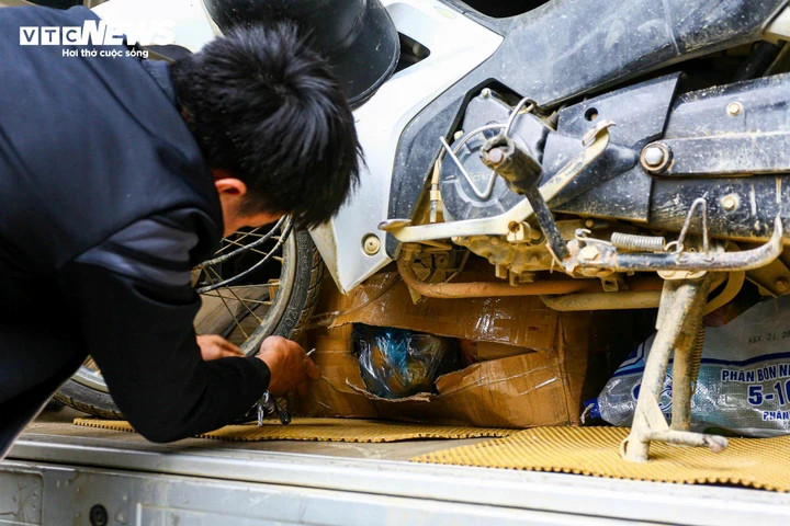 Bất chấp 'mắt thần' AI, xe khách vẫn ngang nhiên dừng đón trả khách giữa đường - 13