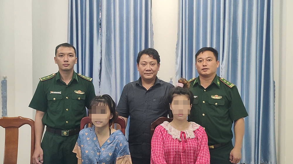 giai cuu 2 be gai.png