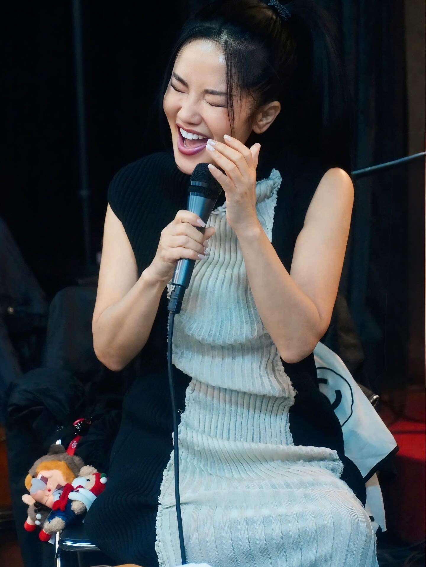 'Bống' Hồng Nhung nhìn lại 'một năm có nhiều điều kỳ lạ, nhiều thử thách' - Ảnh 3.