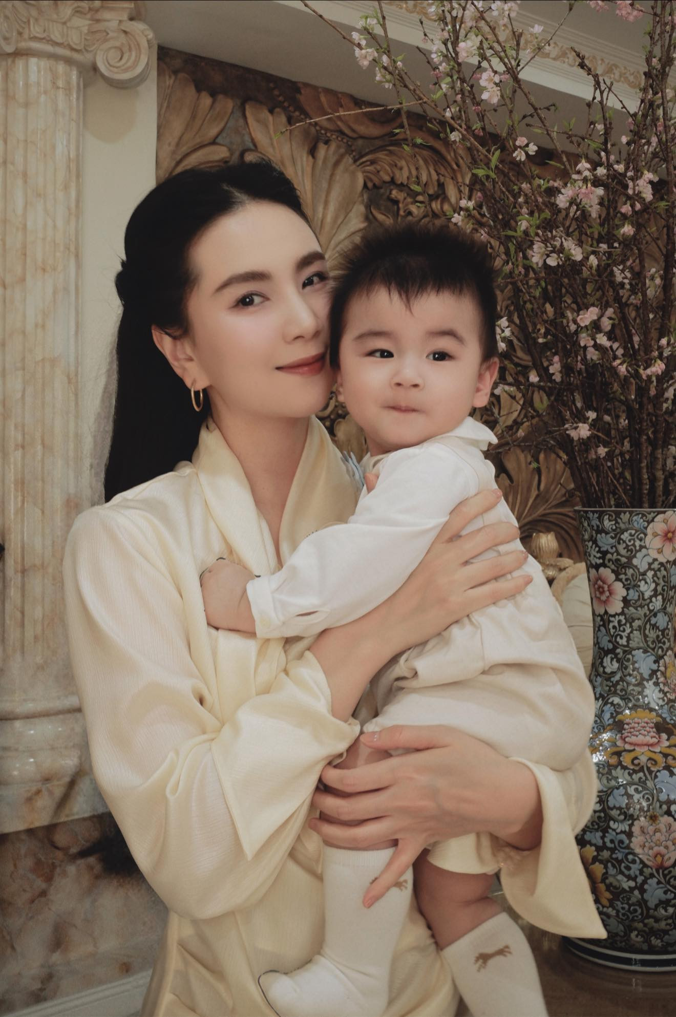 Con trai MC Mai Ngọc gây chú ý trong sinh nhật đặc biệt của mẹ - Ảnh 1.