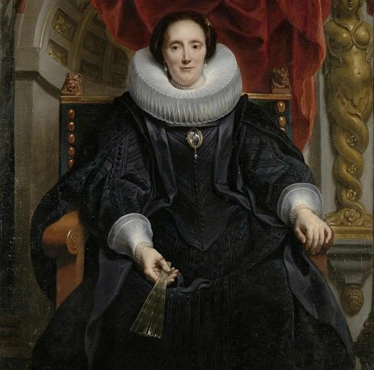 nhung xu huong thoi trang kho hieu cua phu nu co dai hinh anh 3