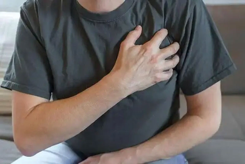 Bác sĩ Bệnh thận giai đoạn đầu không biểu hiện bằng phù nề mà chỉ có 3 bất thường chính