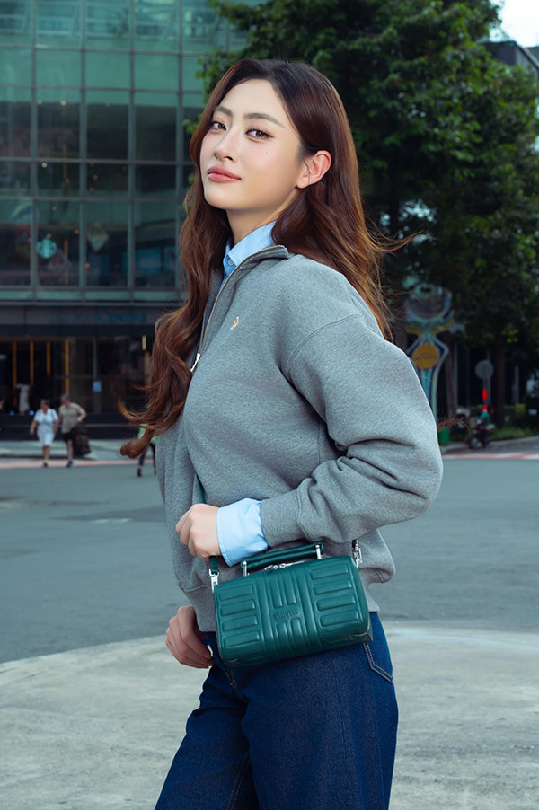 Lương Thùy Linh vừa gây bão với gương mặt bầu bĩnh ở đời thực có nhan sắc ra sao?
 - Ảnh 9.