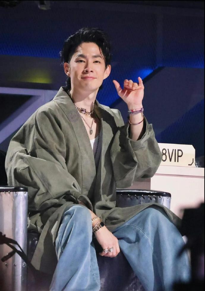 Ngoại hình gầy rộc hốc hác khó tin của tài tử nhóm F4 Vườn Sao Băng