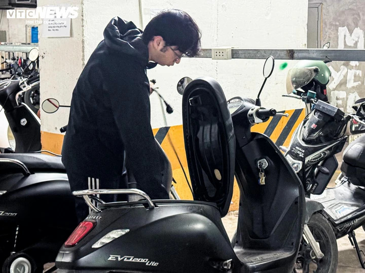 Nhiều cư dân tại chung cư HH Linh Đàm phản đối dữ dội sau quyết định cấm gửi xe điện.