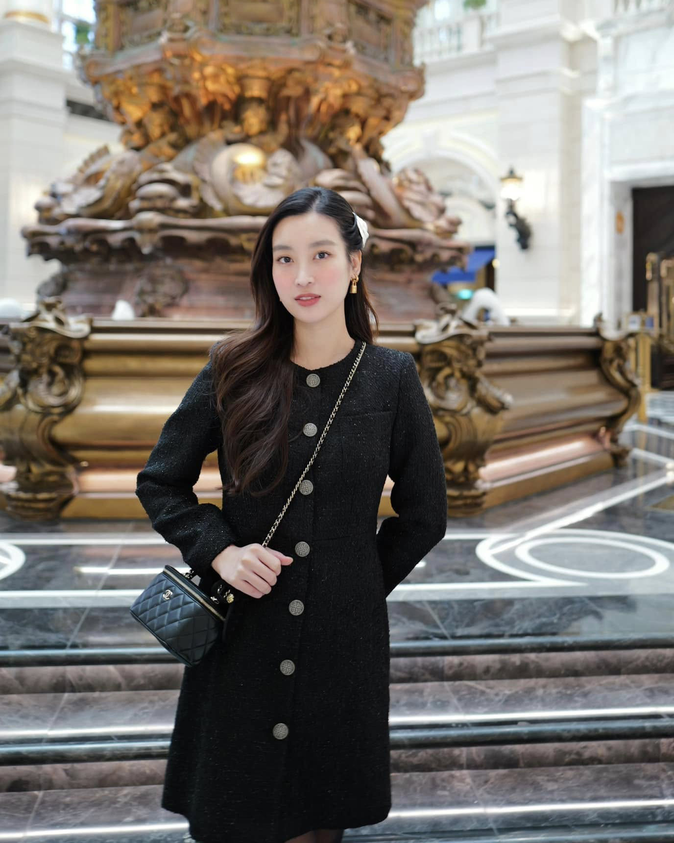 Soi tủ đồ mùa đông ngập tràn kiểu áo chất tweed của 'nàng dâu hào môn' Đỗ Mỹ Linh - Ảnh 8.