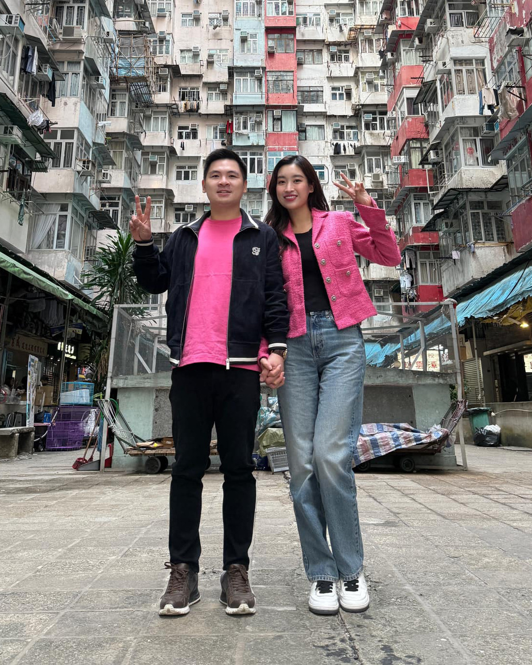 Soi tủ đồ mùa đông ngập tràn kiểu áo chất tweed của 'nàng dâu hào môn' Đỗ Mỹ Linh - Ảnh 2.