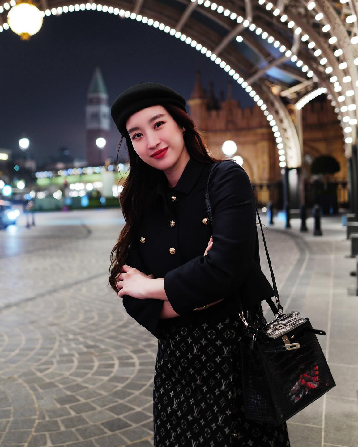 Soi tủ đồ mùa đông ngập tràn kiểu áo chất tweed của 'nàng dâu hào môn' Đỗ Mỹ Linh - Ảnh 7.