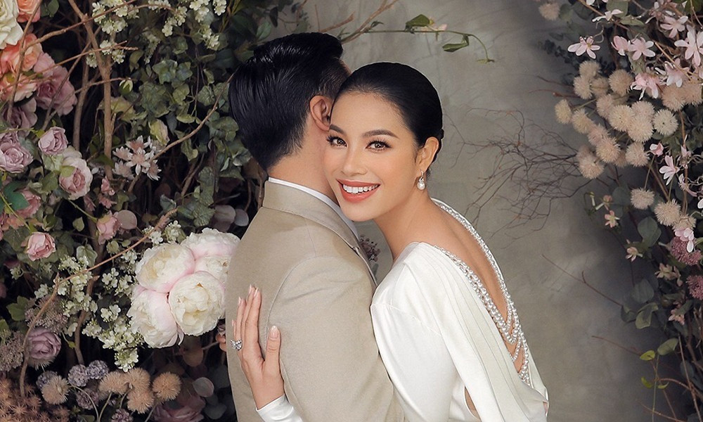 Phạm Hương khoe nhẫn cưới sau tin đồn rạn nứt hôn nhân