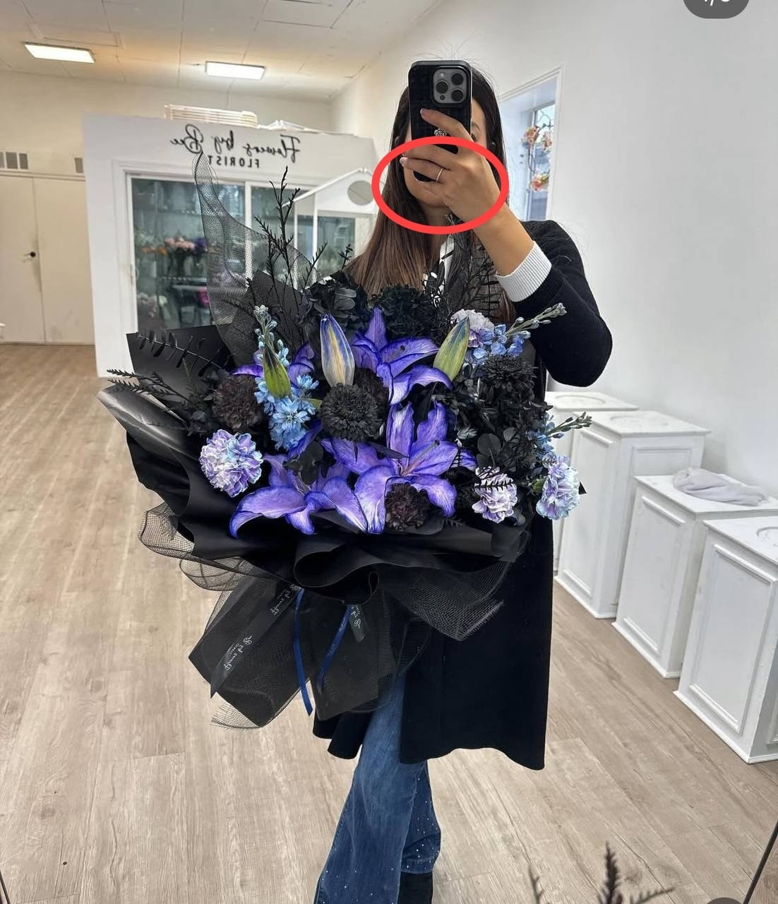 Phạm Hương khoe nhẫn cưới sau tin đồn rạn nứt hôn nhân