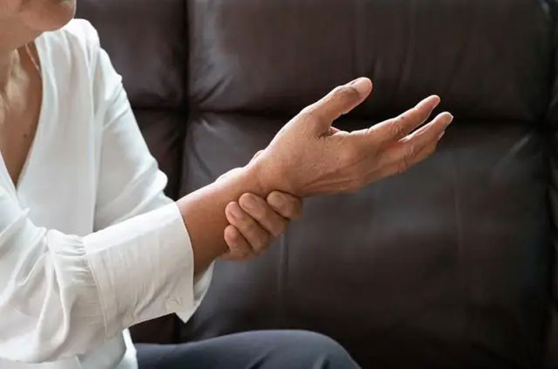 Cơ thể bị tê ở 3 vị trí này dù nam hay nữ đều có thể là dấu hiệu tắc mạch máu