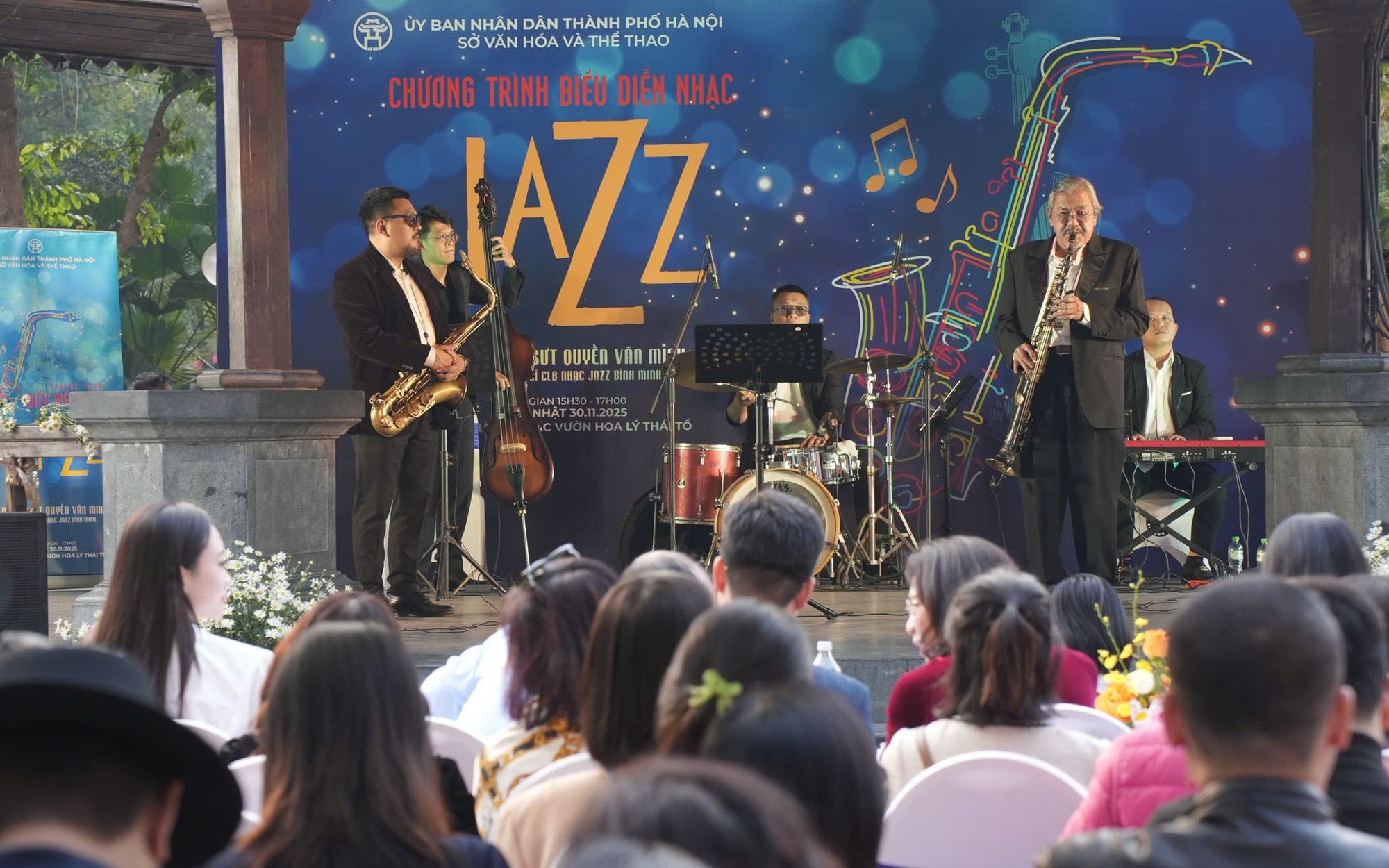 NSƯT Quyền Văn Minh và Câu lạc bộ Bình Minh Jazz biểu diễn chương trình mở màn dự án