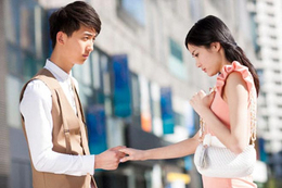 Tôi đang đứng trước lựa chọn: Tình yêu nghèo khó 4 năm hay người đồng nghiệp đi xe sang, ở chung cư? - Ảnh 2.