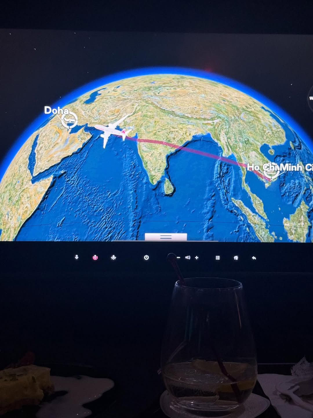 Á hậu Vũ Thúy Quỳnh công khai khoảnh khắc du lịch nước ngoài với thiếu gia Đức Phạm