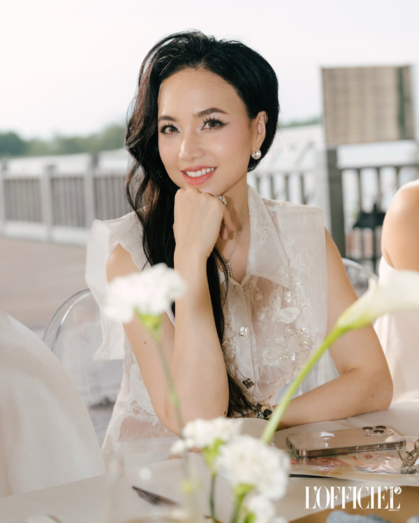 Hoa khôi Tây Đô sau 21 năm đăng quang có hạnh phúc viên mãn bên chồng - đạo diễn trăm tỷ - Ảnh 6.