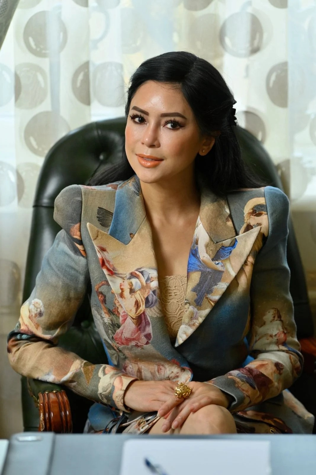 Mẹ ruột Tiên Nguyễn sang chảnh ở hôn lễ con gái nhan sắc tuổi U60 nhiều người nể