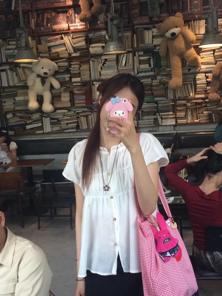 Giới trẻ 'đu trend' mua iphone 5 cũ giá rẻ để chụp những bức hoài cổ - 1