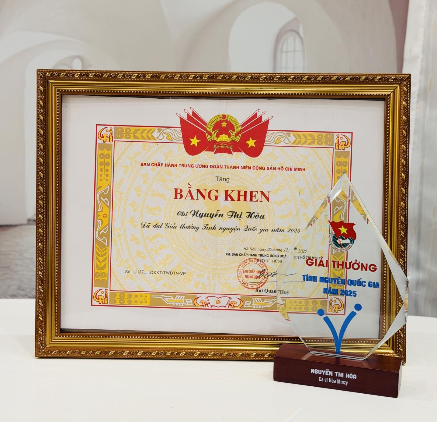 Hòa Minzy nhận giải thưởng tình nguyện Quốc gia và thành công Âm nhạc năm 2025 - Ảnh 2.