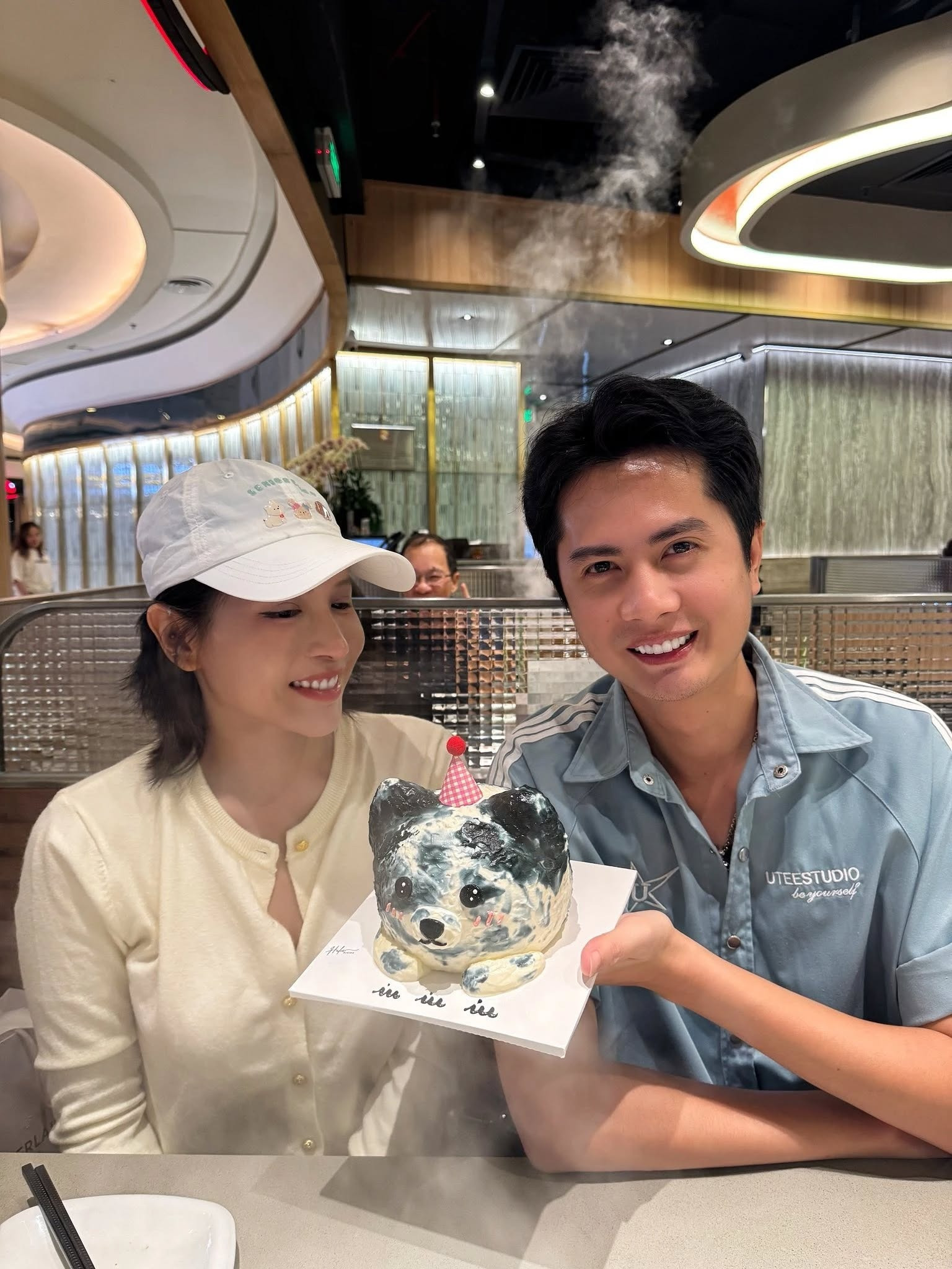 Khả Như lộ ảnh thử váy cưới chuẩn bị kết hôn với Huỳnh Phương