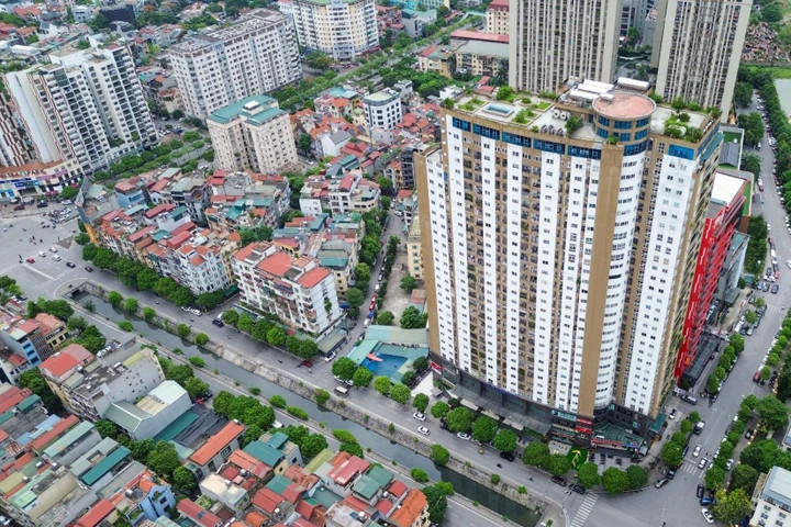 Ngân hàng dừng gói vay cho người trẻ mua nhà, khiến giấc mơ an cư của nhiều người thêm xa vời. (Ảnh: Minh Đức).