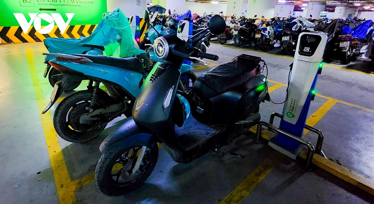 nhieu ham chung cu o ha noi chi nhan gui xe dien, chua co cho sac vi lo chay no hinh anh 6