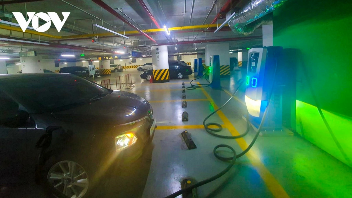 nhieu ham chung cu o ha noi chi nhan gui xe dien, chua co cho sac vi lo chay no hinh anh 7