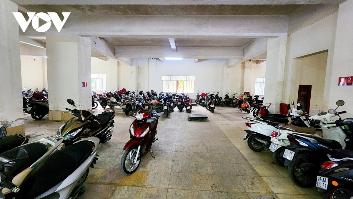 nhieu ham chung cu o ha noi chi nhan gui xe dien, chua co cho sac vi lo chay no hinh anh 15