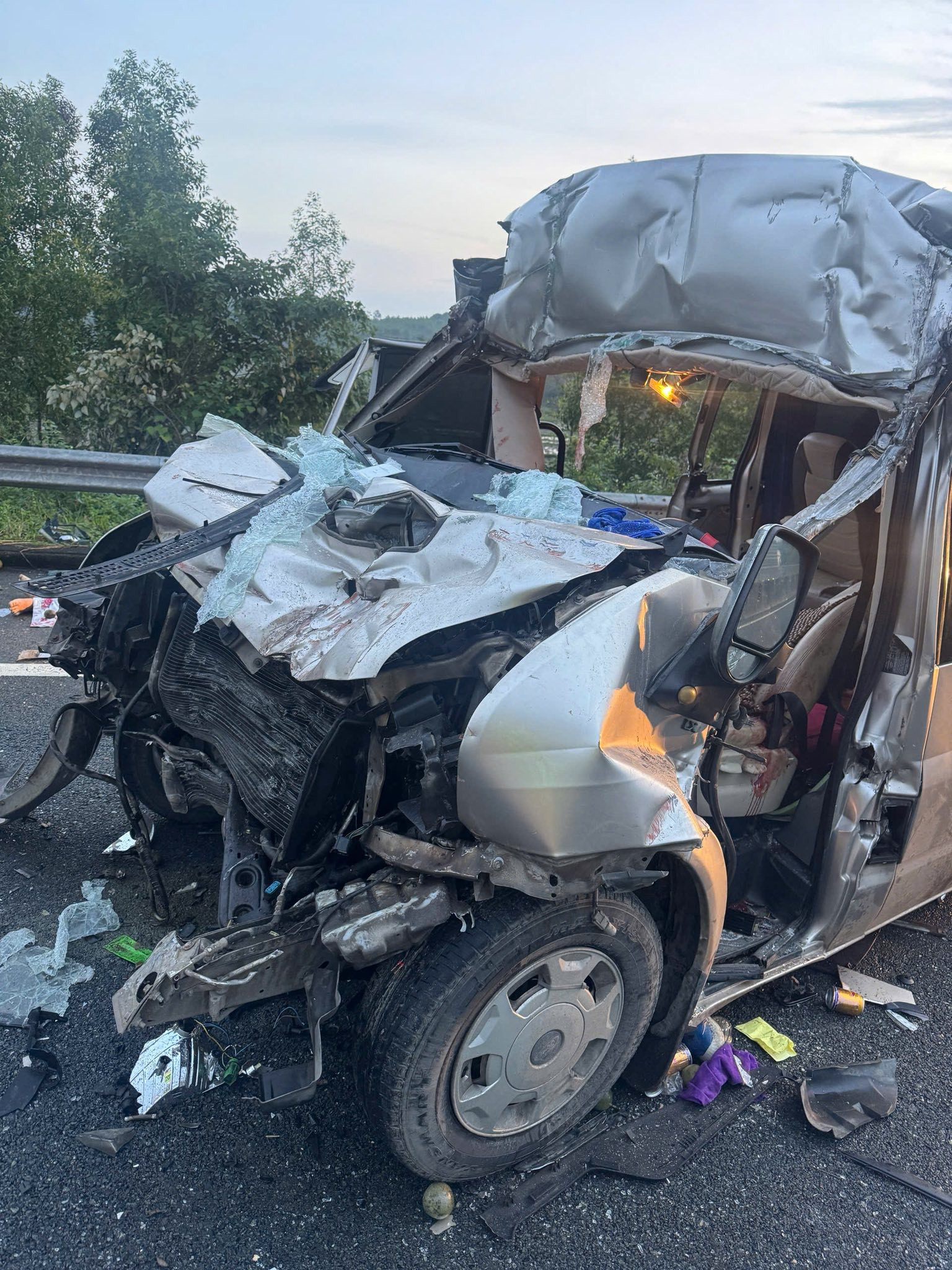 Tai nạn 4 người chết ở Đà Nẵng: Cả lái xe và khách không thắt dây an toàn- Ảnh 1.