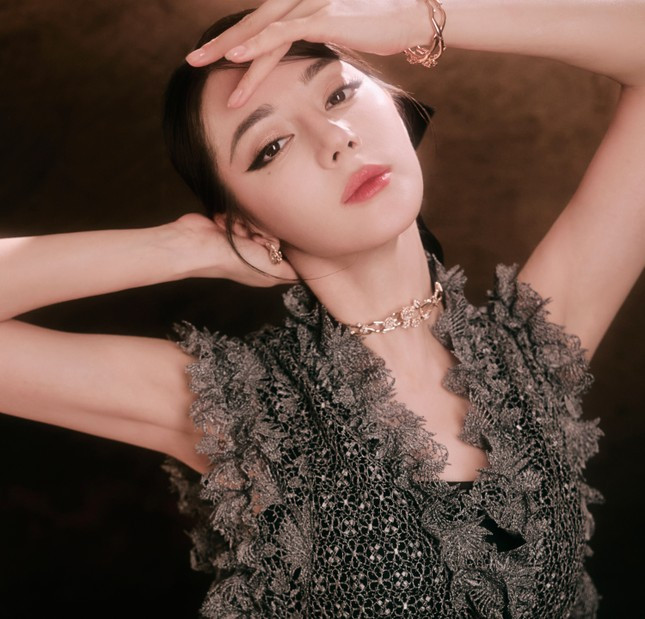 Địch Lệ Nhiệt Ba khiến Châu Tinh Trì bị chỉ trích ảnh 1