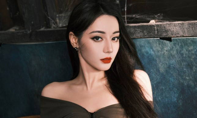 Địch Lệ Nhiệt Ba khiến Châu Tinh Trì bị chỉ trích ảnh 3