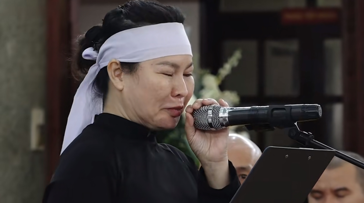 Lâm Khánh Chi bật khóc, dàn nghệ sĩ Việt và khán giả ngậm ngùi tiễn đưa Quý Bình về nơi an nghỉ cuối cùng- Ảnh 8.