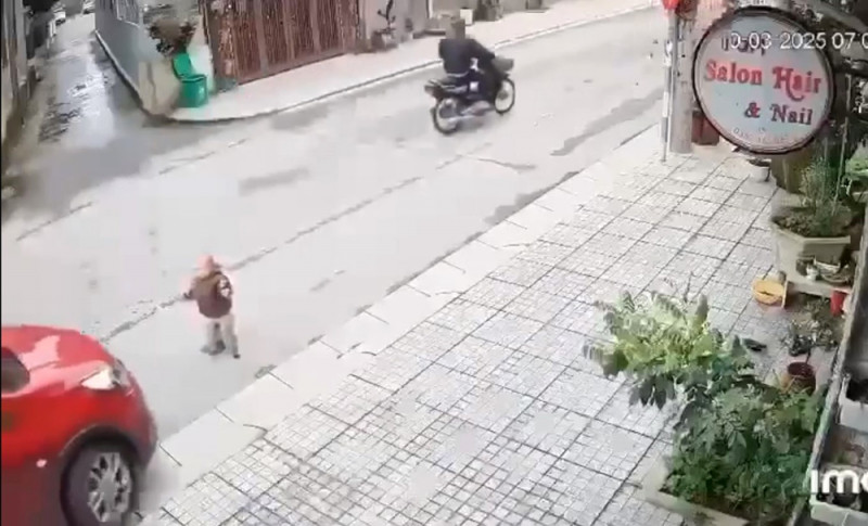 Vụ bé 15 tháng tuổi bị ôtô cán tử vong - Ảnh 1.