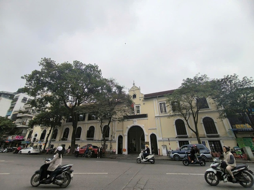 Hà Nội sẽ di dời nhiều hộ dân và nhiều trụ sở cơ quan tại khu vực phía đông hồ Gươm. Ảnh: Báo Dân trí.
