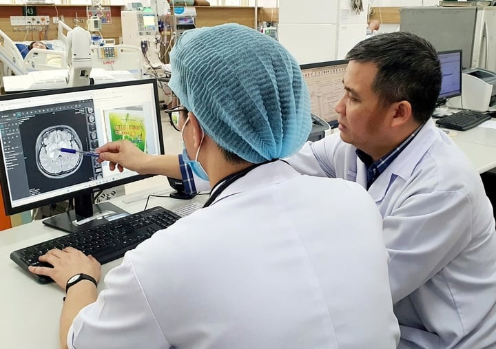 Theo bác sĩ Nguyên, não của cô gái bị tổn thương nặng nề.