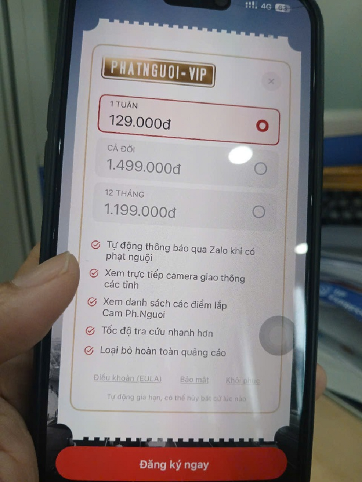 Một ứng dụng cung cấp danh sách các vị trí lắp đặt camera phạt nguội thu phí đến 1.199.000 đồng/năm. Ảnh: Thanh Niên