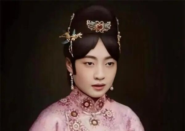 Hoàng hậu Uyển Dung bị hoàng đế Phổ Nghi giam trong