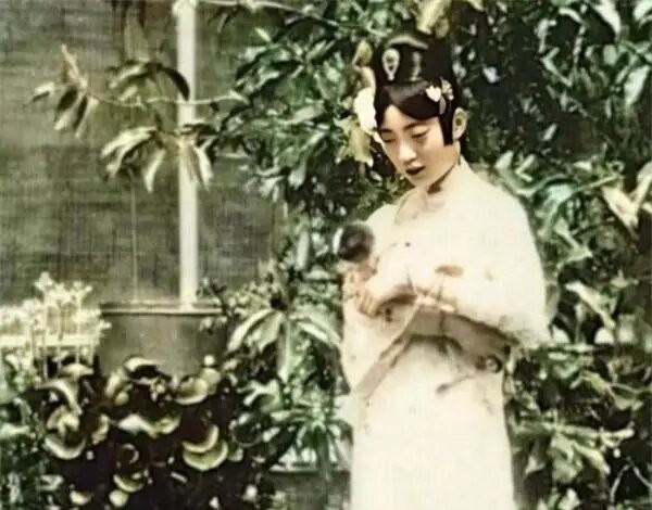 Hoàng hậu Uyển Dung bị hoàng đế Phổ Nghi giam trong