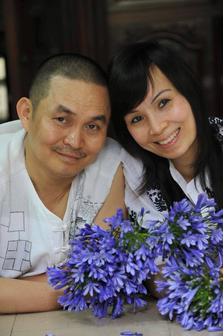 Nghệ sĩ Xuân Hinh vừa khiến khán giả thích thú khi lần đầu tiết lộ những câu chuyện thú vị về mối tình đẹp như mơ với bà xã Nguyễn Phương Lan.