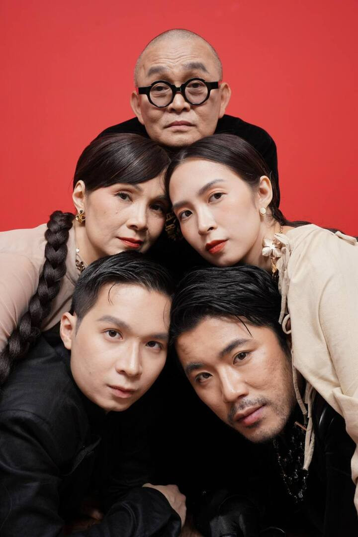 Xuân Hinh bảo: 'Ô hay, văn nghệ sĩ như vậy là bình thường, có ông nhà thơ đang đêm dậy viết thơ, ăn cơm thì ít ăn thơ thì nhiều