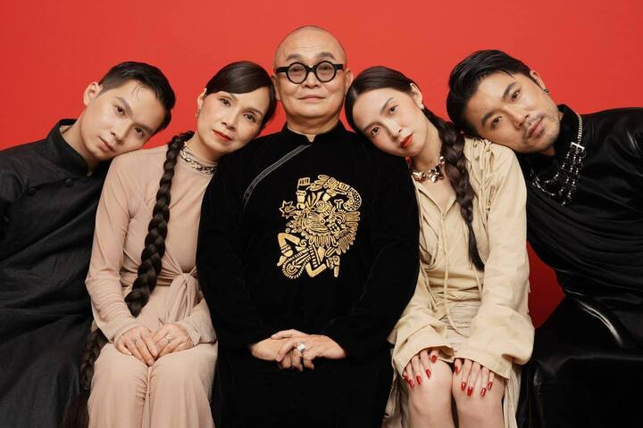 Về bí quyết giữ gìn hôn nhân bền chặt, nam nghệ sĩ cho hay: